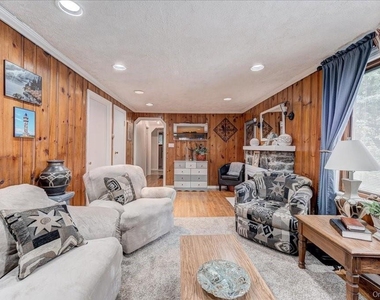 13 Laurel Trail - Photo Thumbnail 2