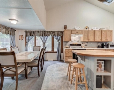 13 Laurel Trail - Photo Thumbnail 4