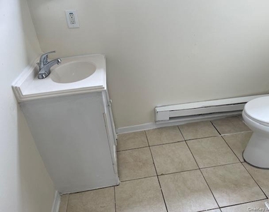488 Nassau Road - Photo Thumbnail 3