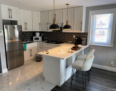 13987 35th Avenue - Photo Thumbnail 2