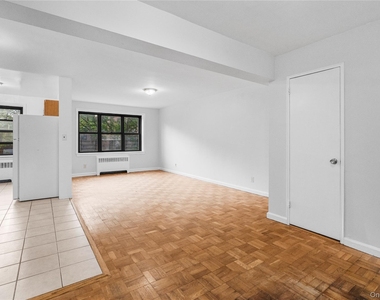 33 William Street - Photo Thumbnail 11