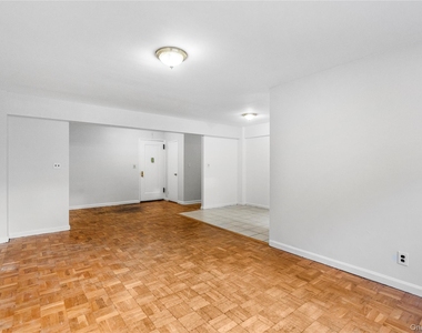 33 William Street - Photo Thumbnail 6
