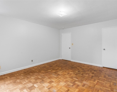 33 William Street - Photo Thumbnail 8