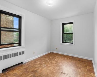 33 William Street - Photo Thumbnail 10