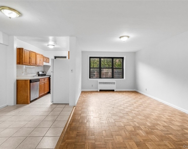 33 William Street - Photo Thumbnail 4
