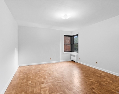 33 William Street - Photo Thumbnail 7