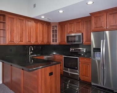 13 Towne Drive - Photo Thumbnail 2