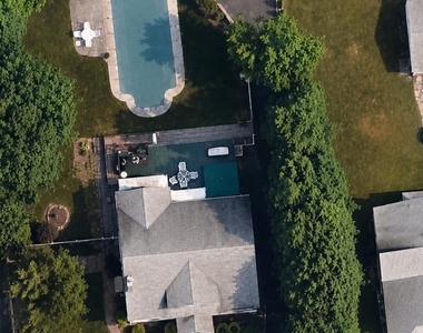 27 Arrandale Avenue - Photo Thumbnail 12