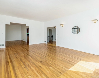 3 West Drive - Photo Thumbnail 7