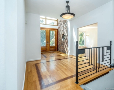 3 West Drive - Photo Thumbnail 2