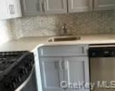 152-72 Melbourne Avenue - Photo Thumbnail 3