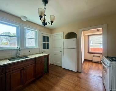 109 L Street - Photo Thumbnail 10