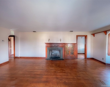 109 L Street - Photo Thumbnail 2