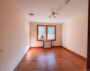 109 L Street - Photo Thumbnail 4