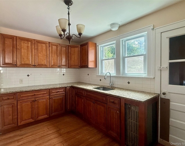 109 L Street - Photo Thumbnail 9