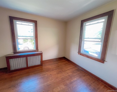 109 L Street - Photo Thumbnail 12