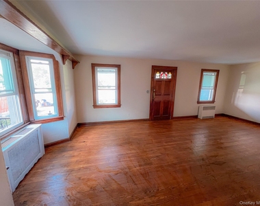 109 L Street - Photo Thumbnail 3