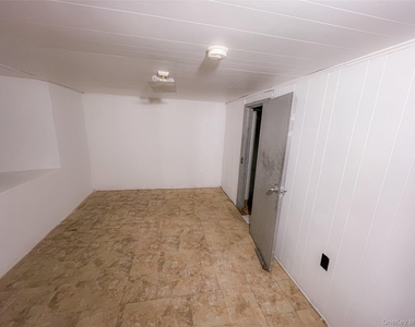 109 L Street - Photo Thumbnail 9