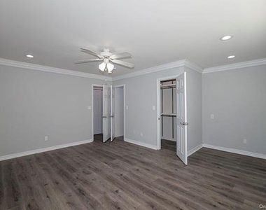 216 Lakeland Avenue - Photo Thumbnail 4