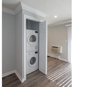 216 Lakeland Avenue - Photo Thumbnail 6