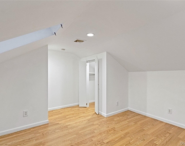 14 Bayville Avenue - Photo Thumbnail 1