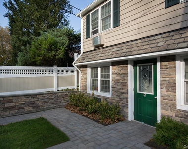 4 Richland Boulevard - Photo Thumbnail 1