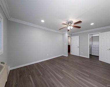 327 Brook Avenue - Photo Thumbnail 5