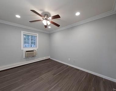 319 Brook Avenue - Photo Thumbnail 6