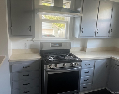 69 Hunt Avenue - Photo Thumbnail 3