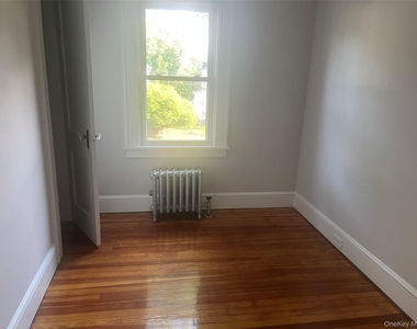 69 Hunt Avenue - Photo Thumbnail 5