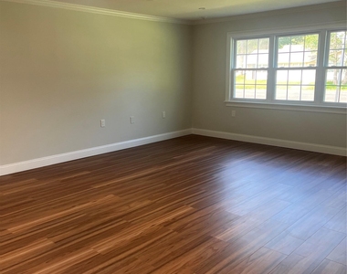 318 Woodbridge Drive - Photo Thumbnail 13