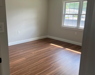 318 Woodbridge Drive - Photo Thumbnail 6