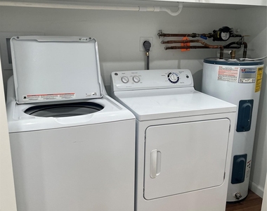 318 Woodbridge Drive - Photo Thumbnail 17
