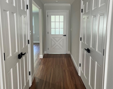 318 Woodbridge Drive - Photo Thumbnail 12