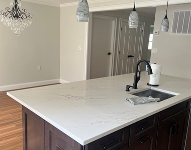 318 Woodbridge Drive - Photo Thumbnail 2