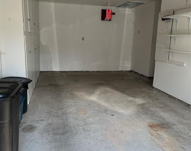 318 Woodbridge Drive - Photo Thumbnail 18