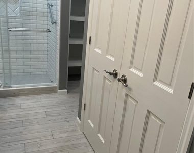 318 Woodbridge Drive - Photo Thumbnail 9