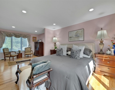2 Meadowwood Lane - Photo Thumbnail 12
