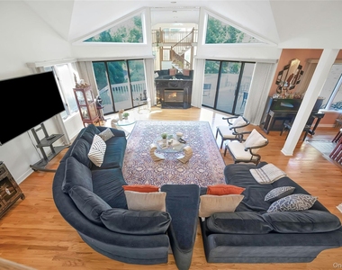 2 Meadowwood Lane - Photo Thumbnail 15