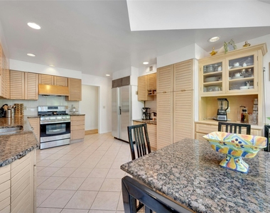 2 Meadowwood Lane - Photo Thumbnail 10