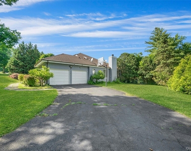 2 Meadowwood Lane - Photo Thumbnail 23