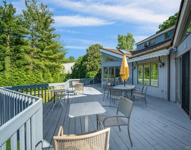 2 Meadowwood Lane - Photo Thumbnail 2