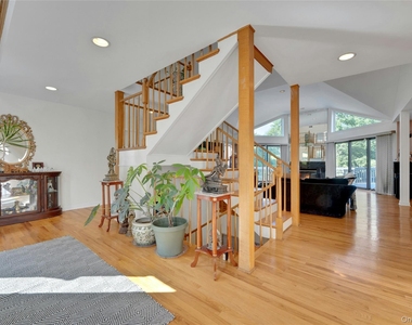 2 Meadowwood Lane - Photo Thumbnail 6