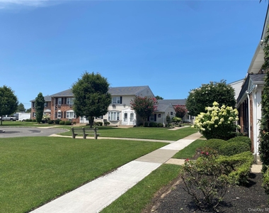216 Kensington Lane - Photo Thumbnail 2