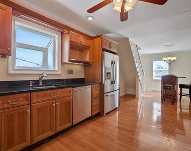 411 Albany Avenue - Photo Thumbnail 7