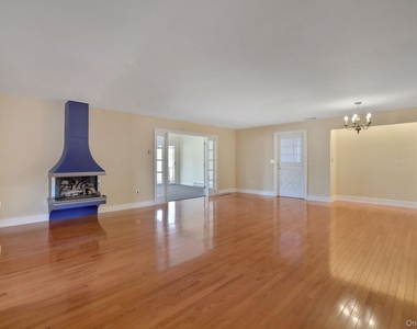 411 Albany Avenue - Photo Thumbnail 4
