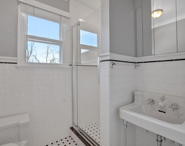 411 Albany Avenue - Photo Thumbnail 2