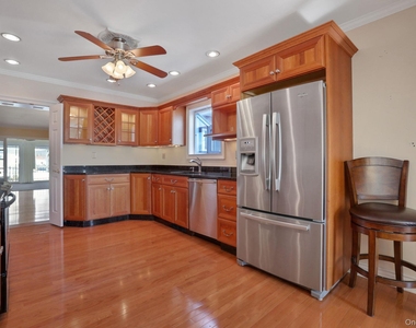 411 Albany Avenue - Photo Thumbnail 8