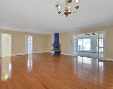 411 Albany Avenue - Photo Thumbnail 6
