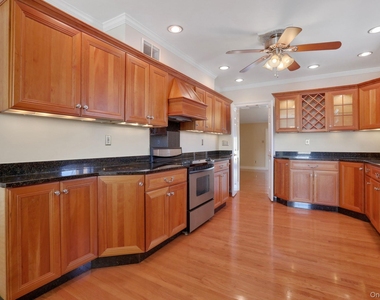 411 Albany Avenue - Photo Thumbnail 9